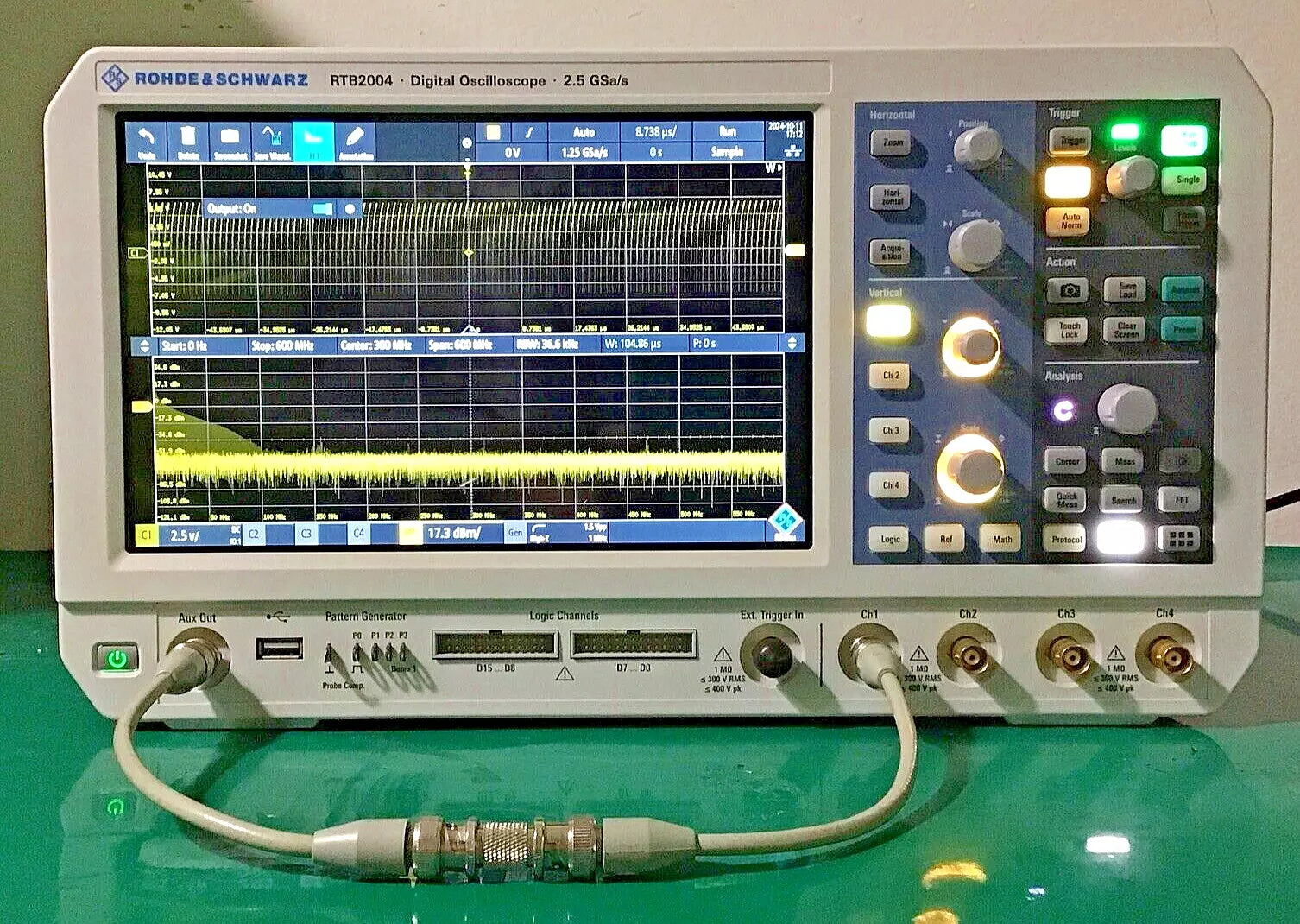 Rohde & Schwarz RTB2004 Digital Oscilloscope 300Mhz / 2.5Ghz 4Ch. HV Probe