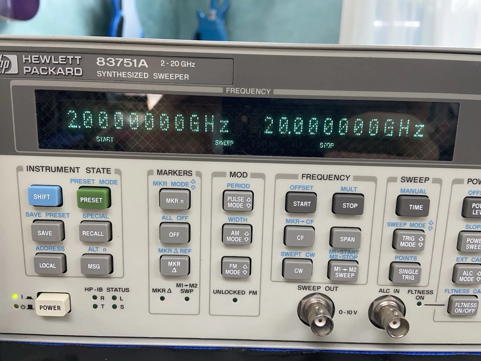 HP 83731A 2-20GHz Synthesized Sweep/CW Signal Generator CAL’d with Option 1E4 1E5