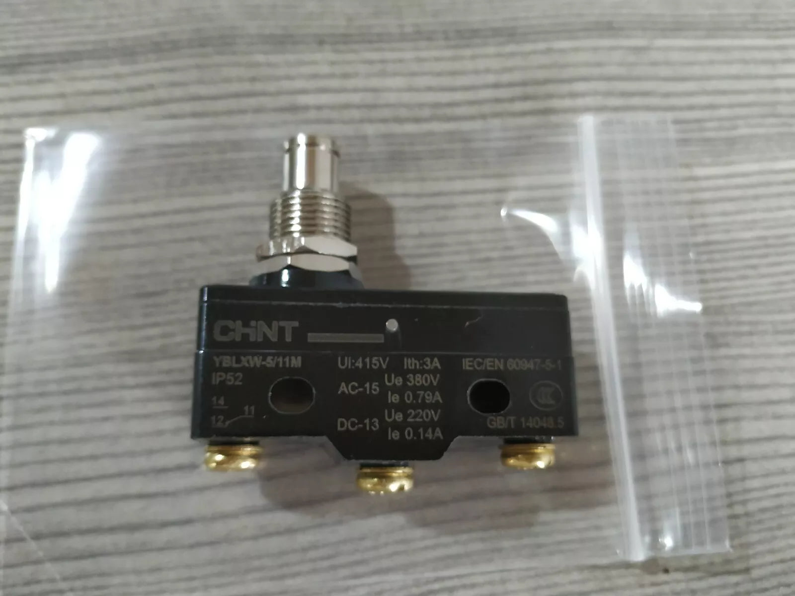 ONE NEW CHNT YBLXW-5/11M Circuit Breaker 11A Miniature Single Pole 230/400V