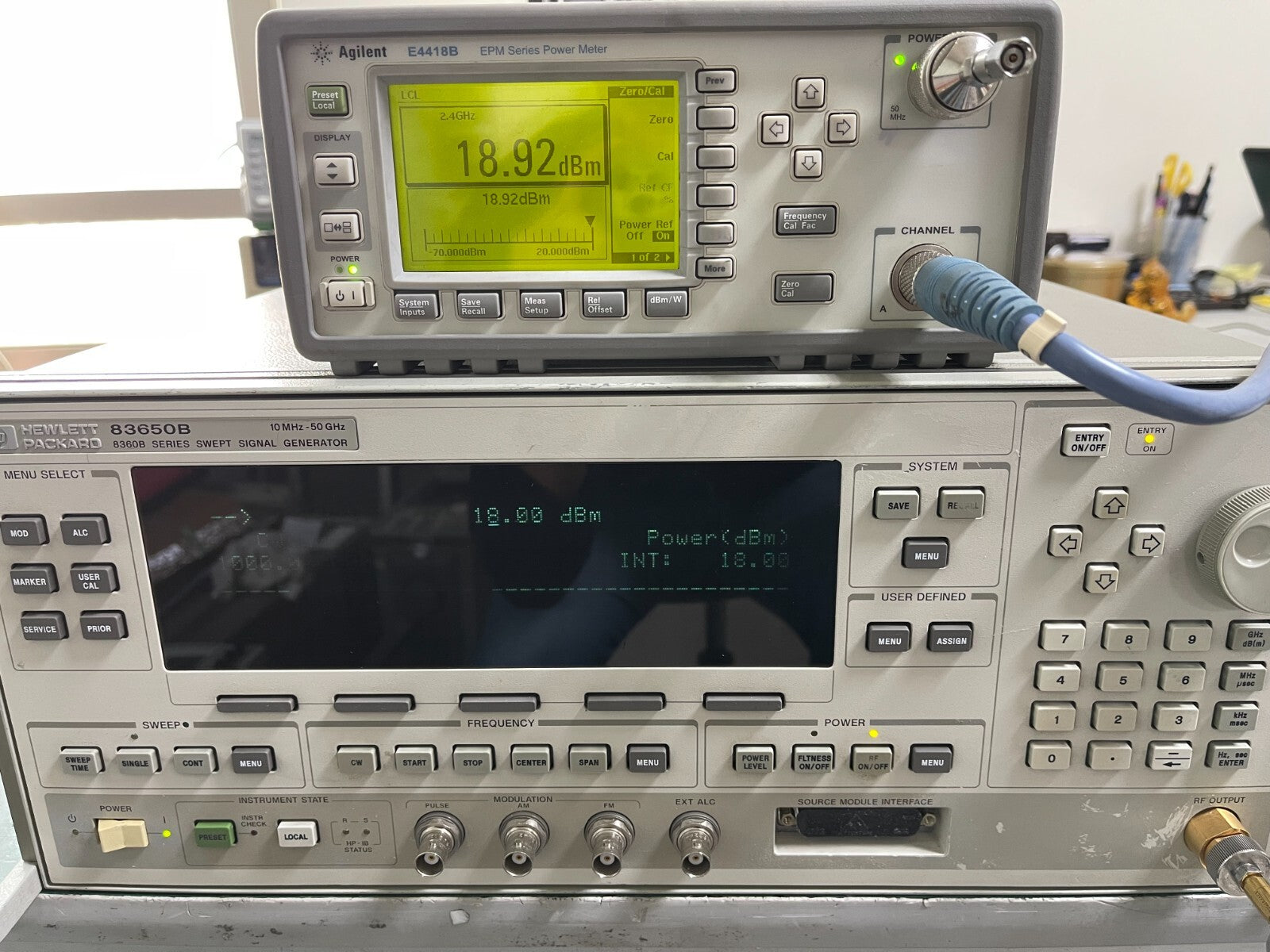 HP Agilent 83650B 10MHz-50GHz Synthesized Sweep Signal Generator Opt. 001 _0308 - XG eqpt