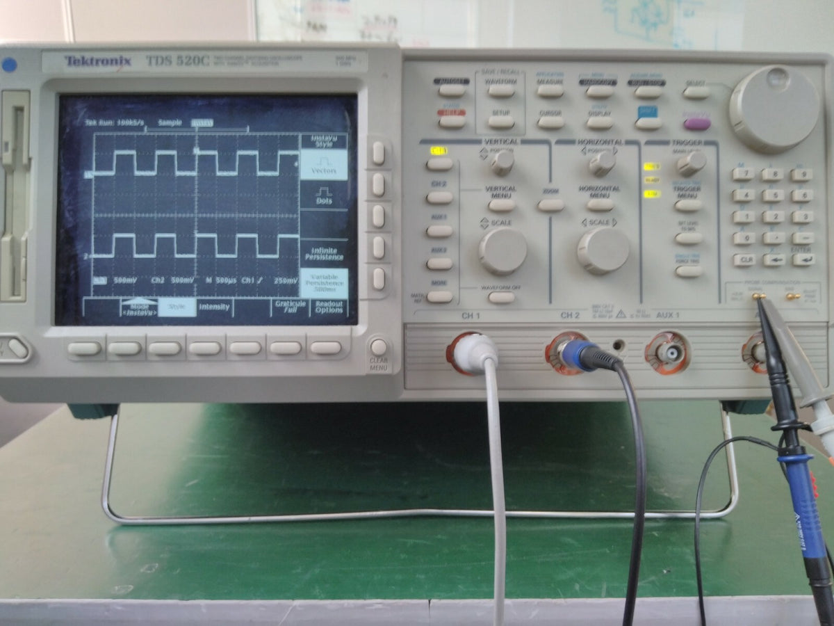 Tektronix TDS520C 2 Channel Oscilloscope 500MHz 1GSa/s 13 1F HD 2M 2F - XG eqpt
