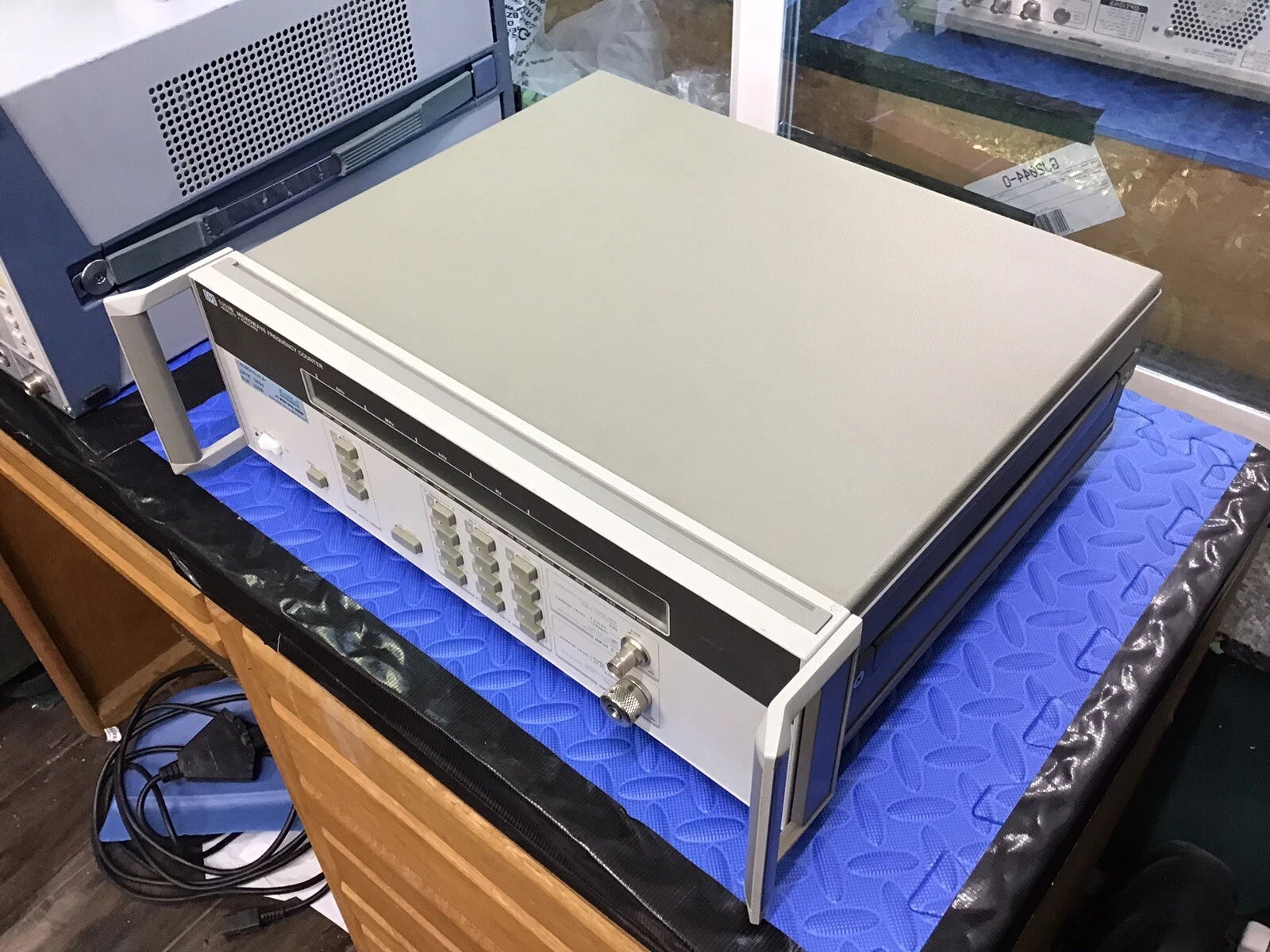 HP Agilent 5352B Microwave Frequency Counter 10 MHz - 43 GHz Calibrated