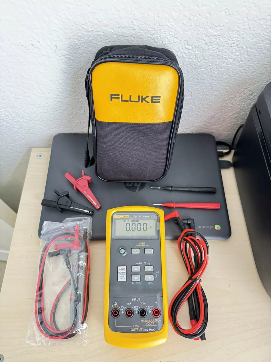 FLUKE 715 Volt/mA Calibrator with Accessories - Tested