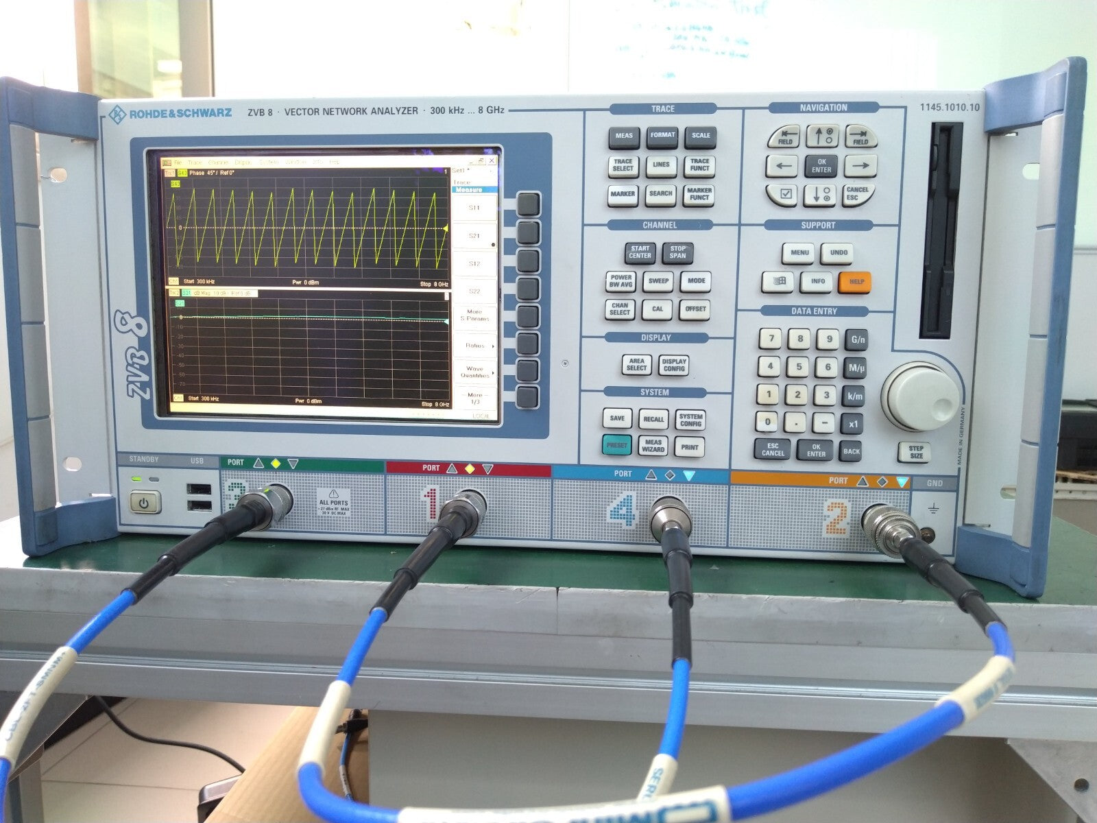 Rohde &amp; Schwarz ZVB8 Vector Network Analyzer 300kHz- 8GHz , 4 ports _ 0385