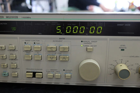 ANRITSU MG2502B 1Hz-600MHz Frequency Synthesizer