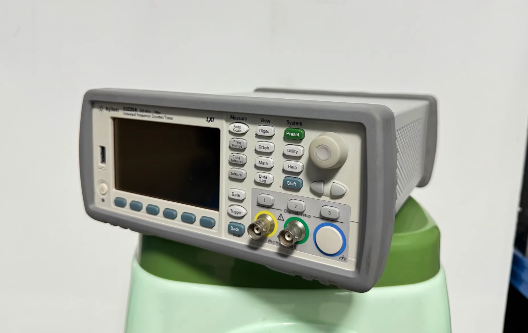 1PCS Keysight 53220A frequency meter