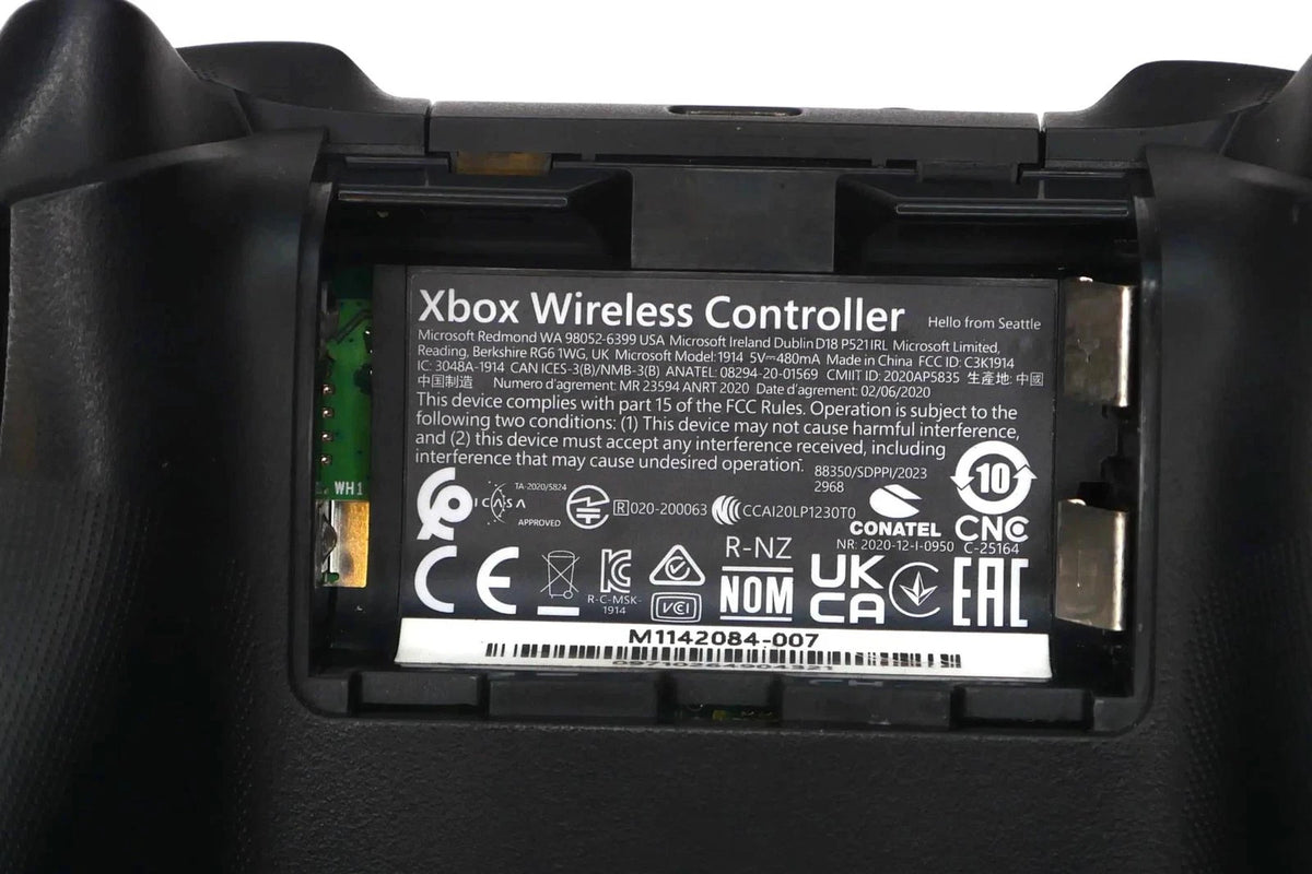 Microsoft Xbox Wireless Controller (Model 1914) Black- Free Shipping