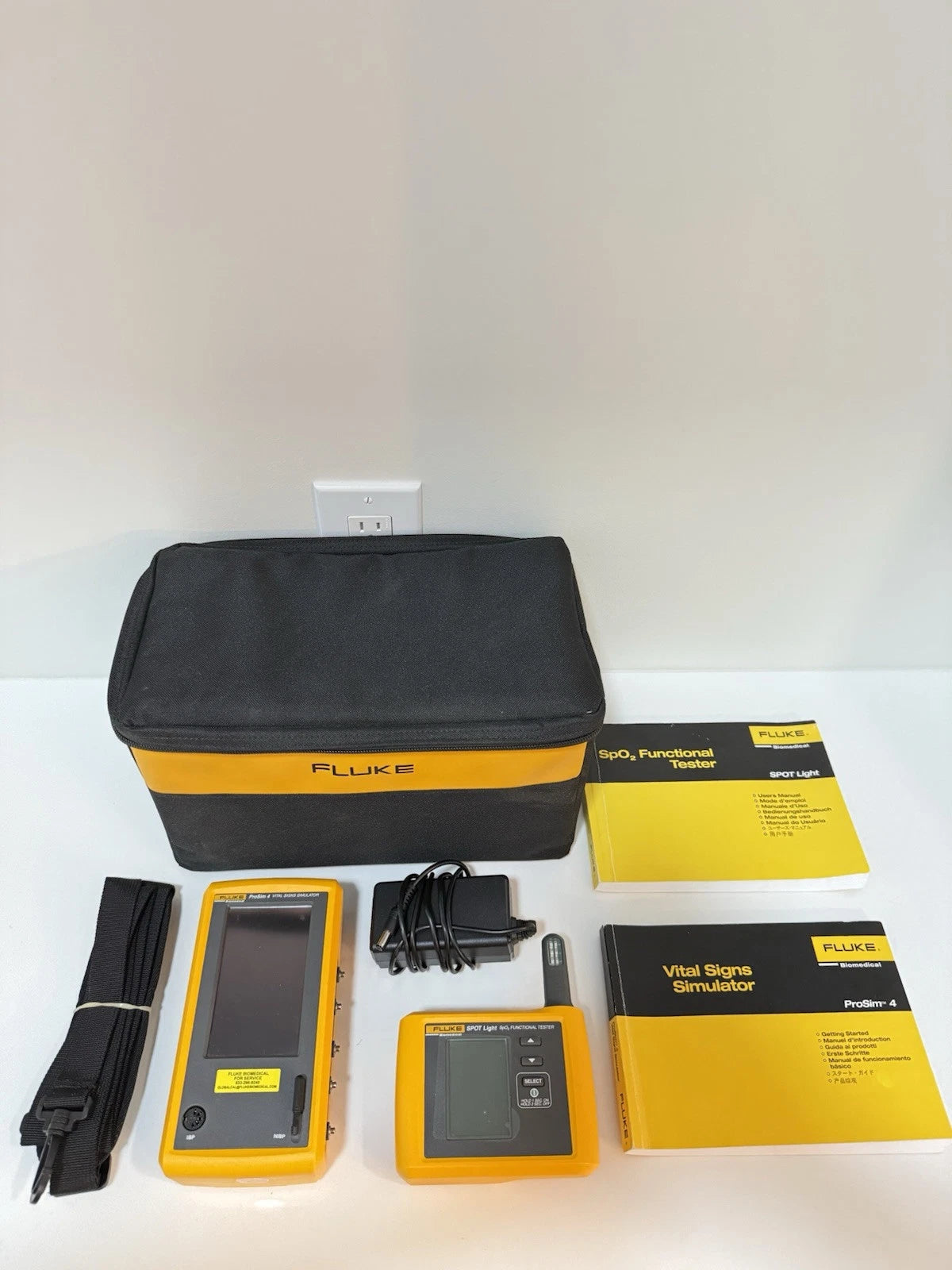 FLUKE Biomedical ProSim 4 & Spot Light Kit with Bag & Charger (Tested)