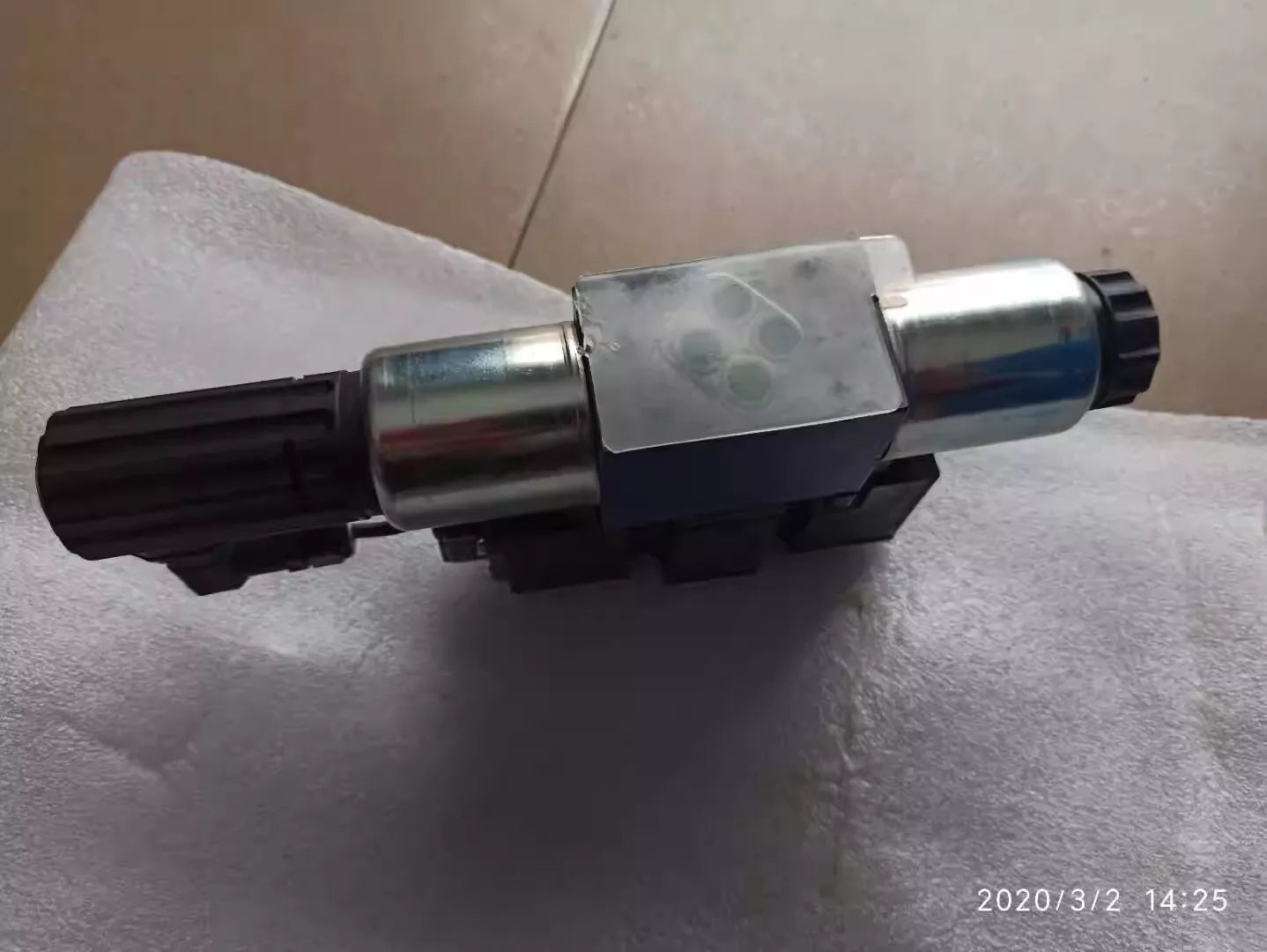 Rexroth 4WREE 10 W75-22/G24K31/A1V R900927233 Hydraulic Directional Control Valve