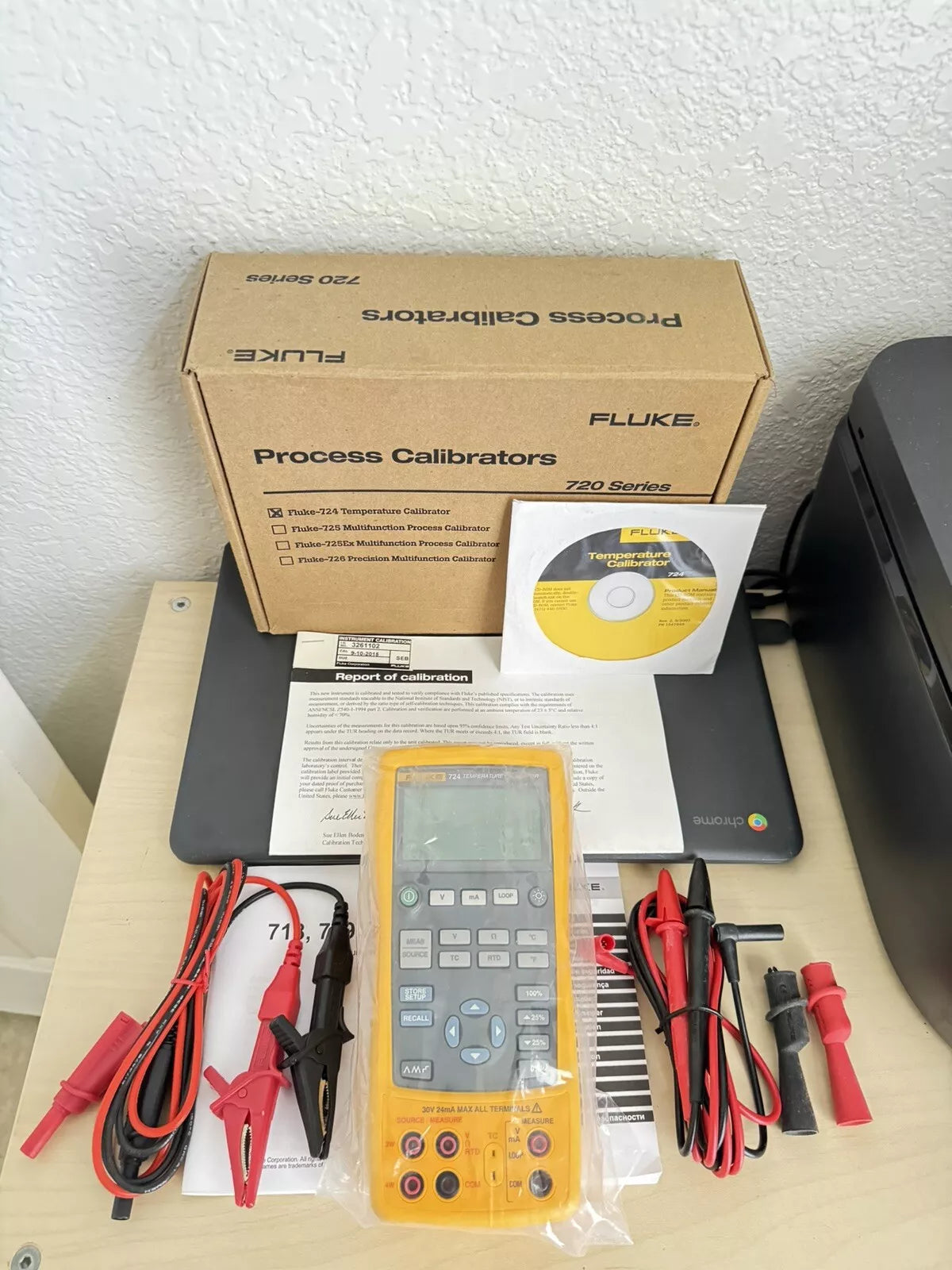 FLUKE 724 Temperature Calibrator Meter - New Sealed