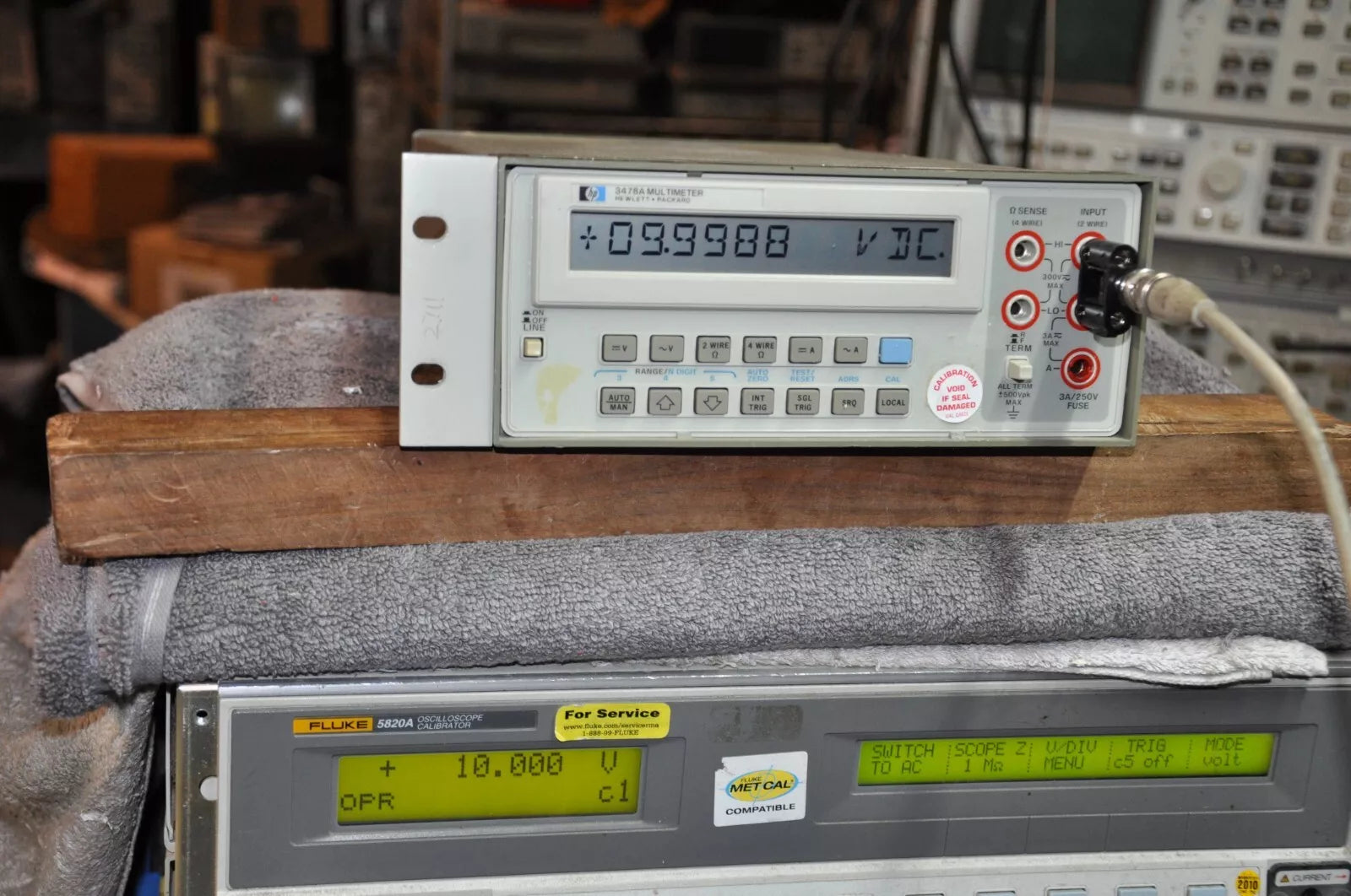 Anainstr Digital Multimeter with LCD Screen and Auto-Ranging Function