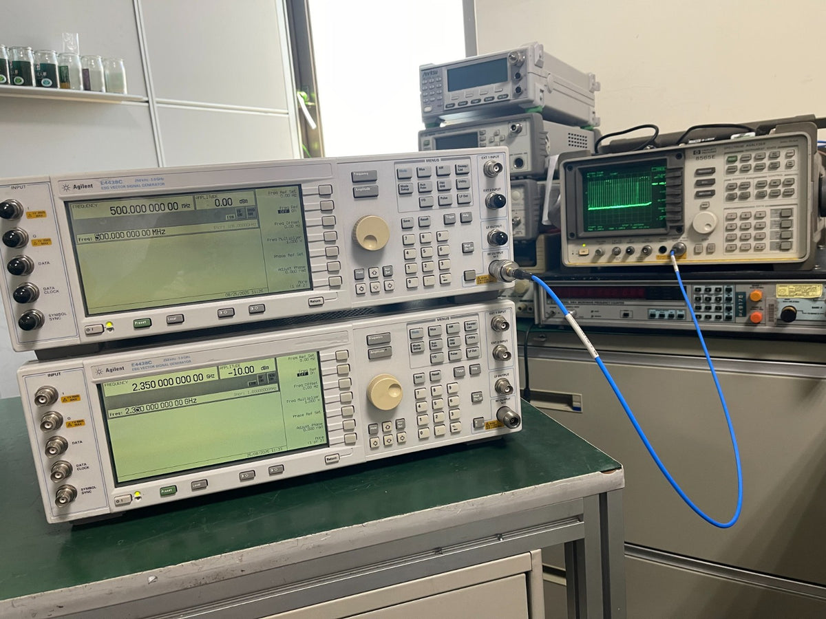 Agilent E4438C ESG Vector Signal Generator 250kHz-3GHz ,005, 1E5, 503, 601_81-53