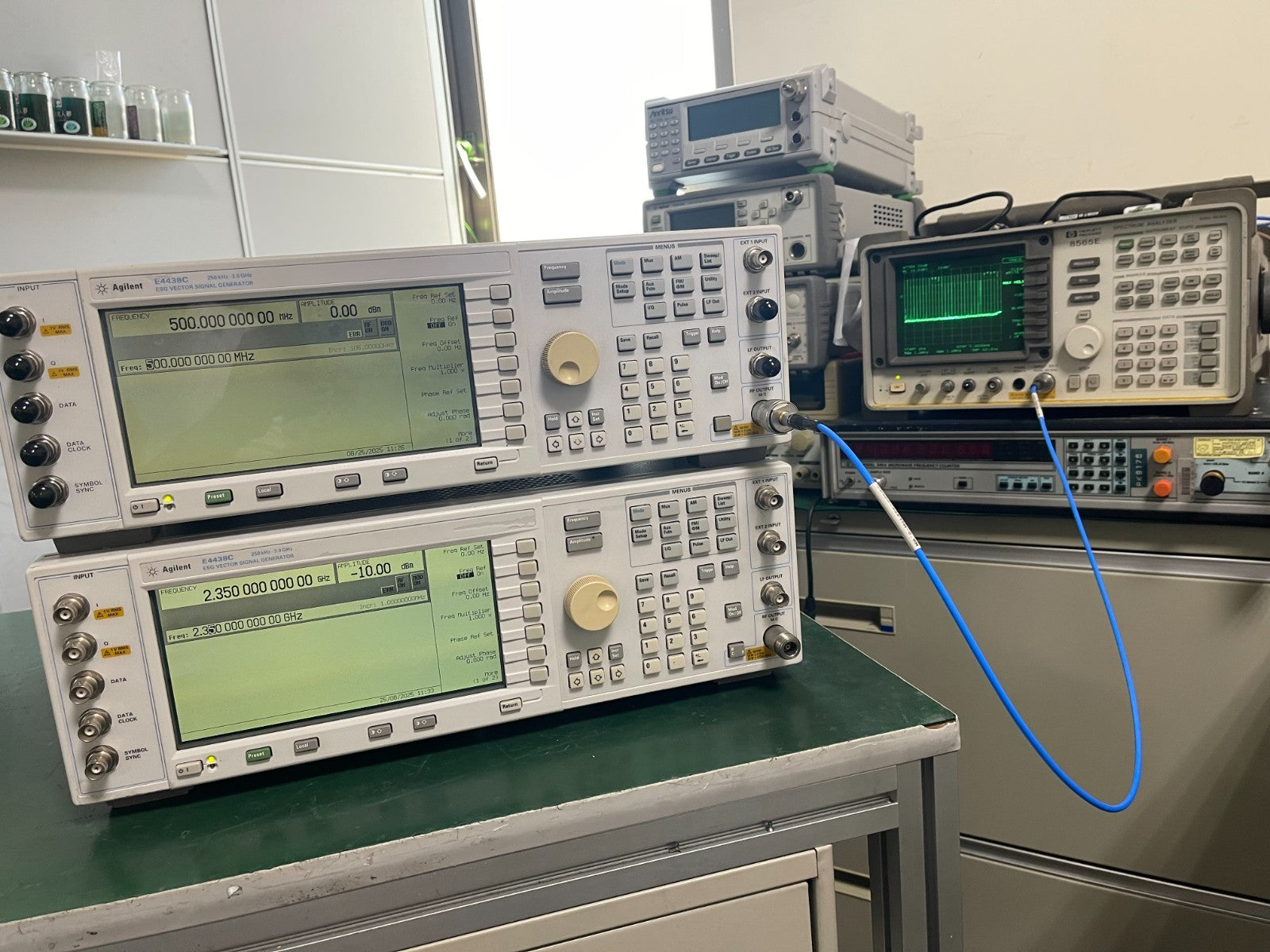 Agilent E4438C ESG Vector Signal Generator 250kHz-3GHz ,005, 1E5, 503, 601_81-53
