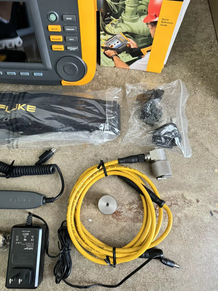 Fluke 810 Vibration Tester with Tachometer, Triaxial Accelerometer & Case