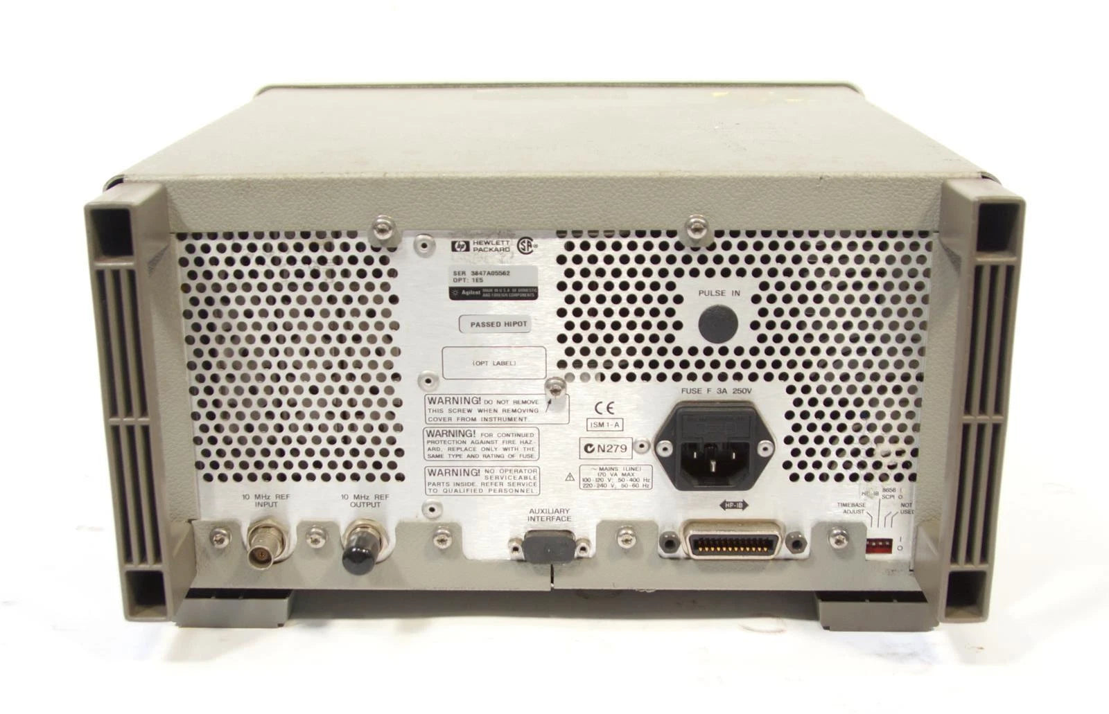HP / Agilent 8648C Synthesized Signal Generator 9 kHz - 3200 MHz