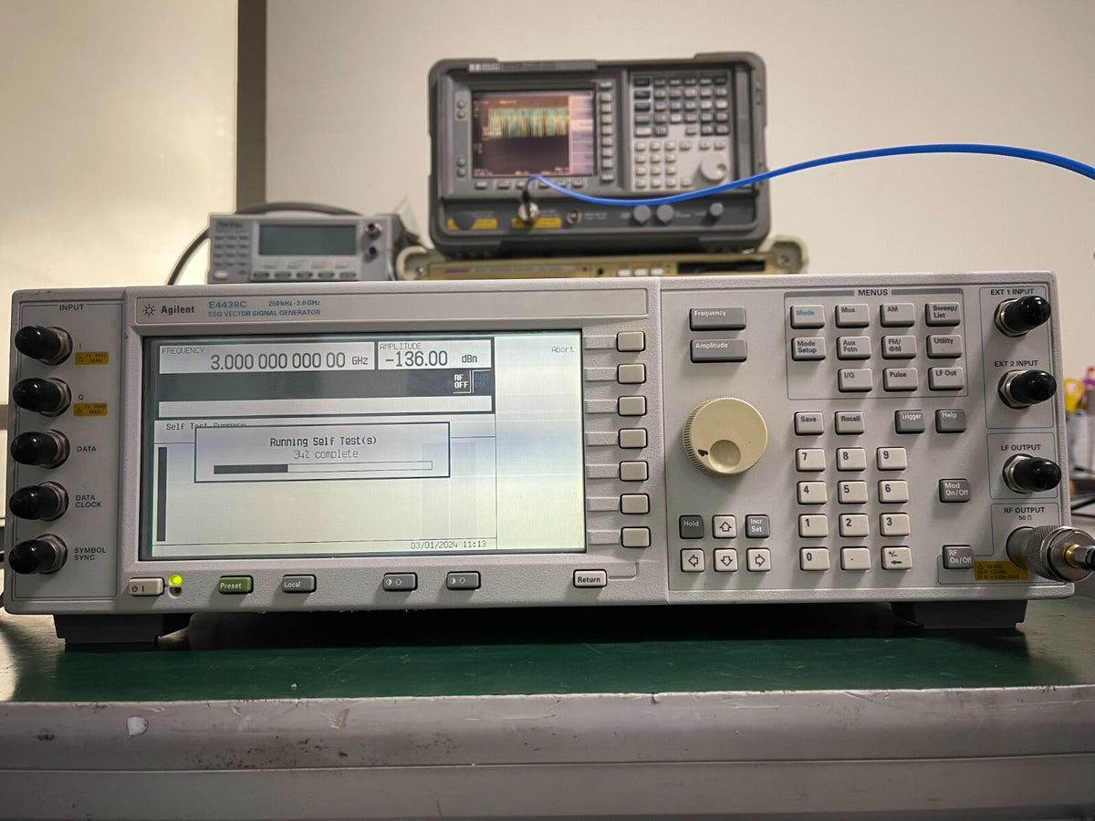 Agilent E4438C ESG Vector SG 250kHz-3GHz w/002, 400, 403, 417, 503, UN7 _0352