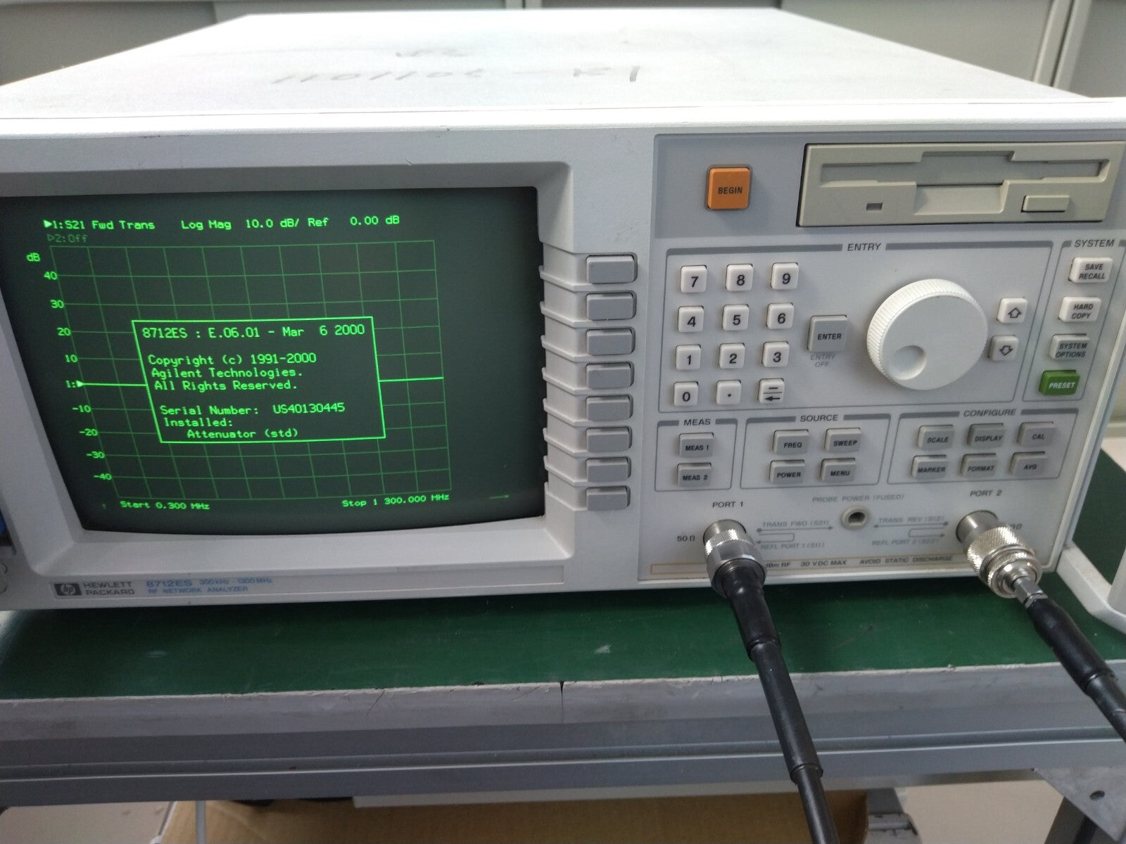 Agilent 8712ES 300 kHz-1300 MHZ RF Network Analyzer w/ Ethertwist Lan _04445 - XG eqpt