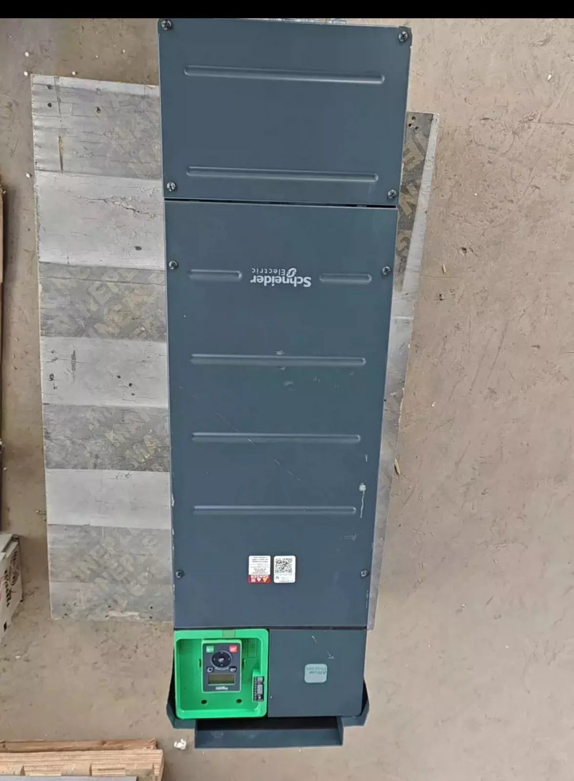 Schneider Electric ATV930D90N4 Variable Frequency Drive