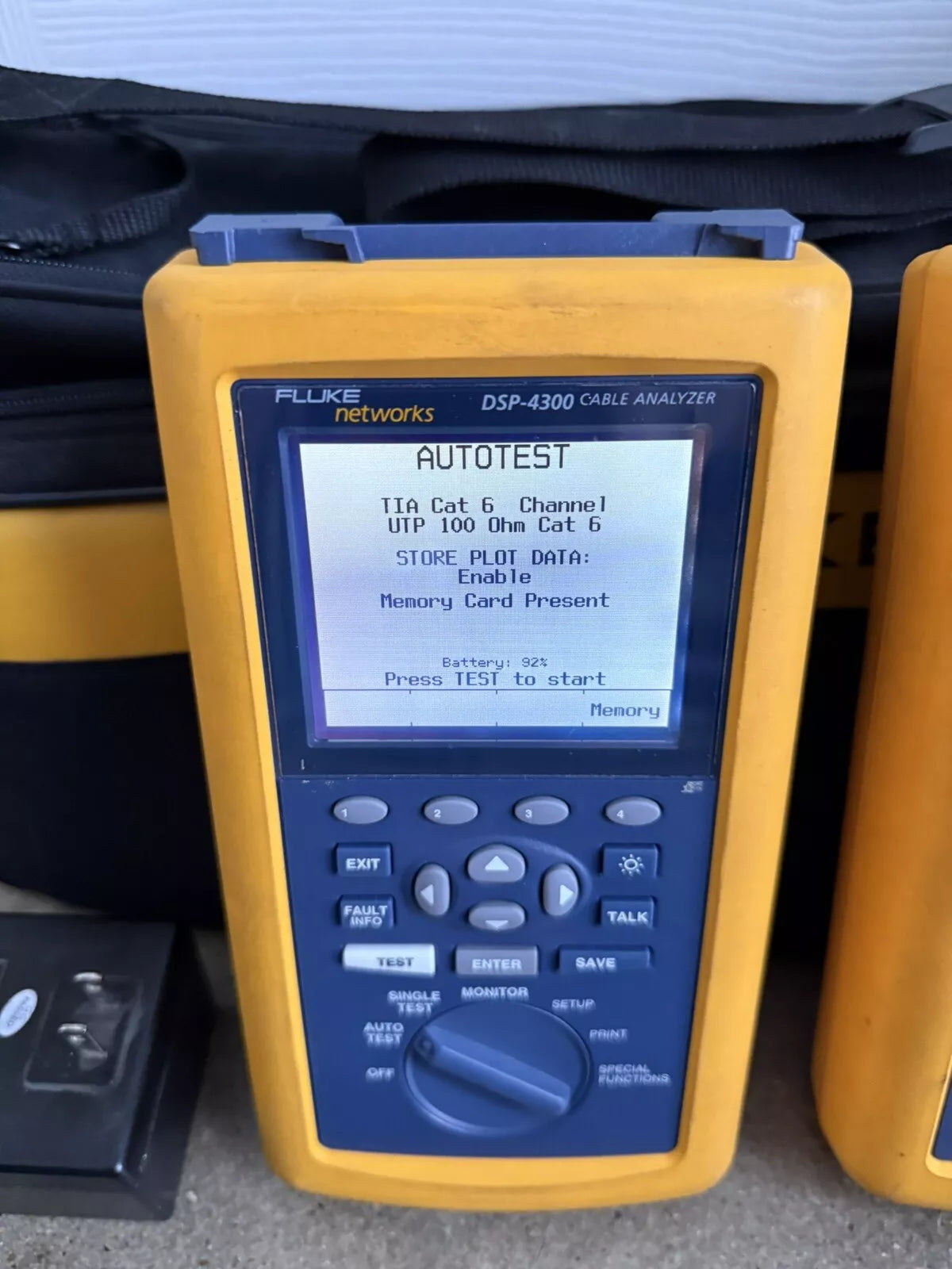 Fluke Networks DSP4300 Cable Analyzer Kit with Accessories (Tested)