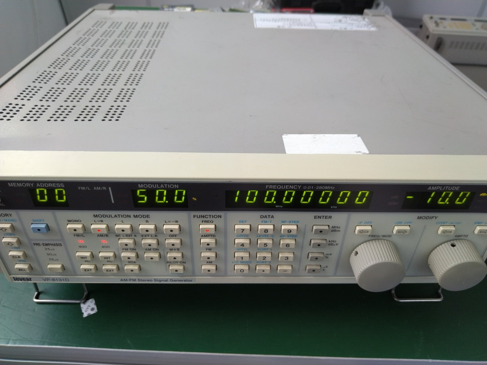 LEVEAR VP-8131D amplitude modulation signal generator 10KHz ~ 280MHz - XG eqpt