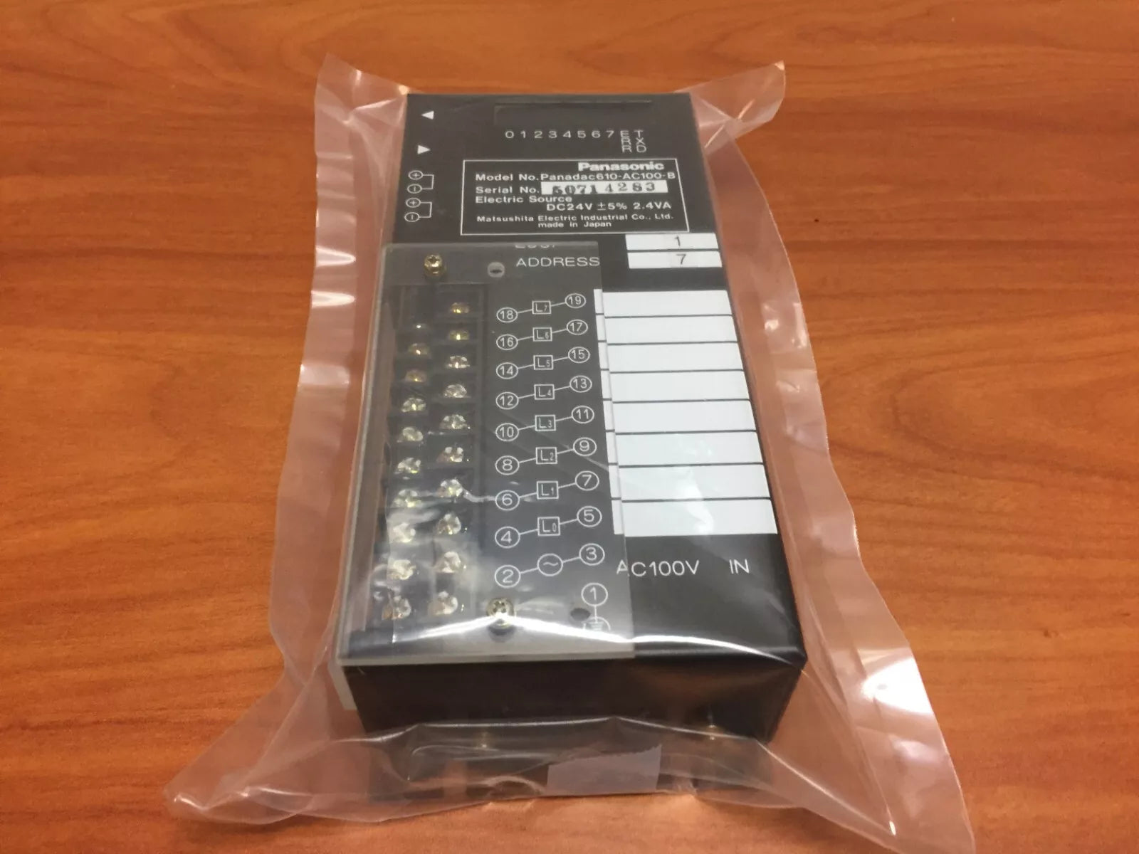 Panasonic Panadac-610-AC100-B AC 100 to 24VDC 2.4VA Power Supply