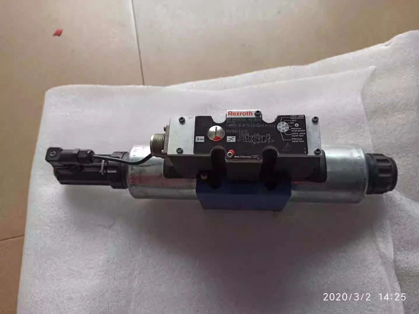 Rexroth 4WREE 10 W75-22/G24K31/A1V R900927233 Hydraulic Directional Control Valve