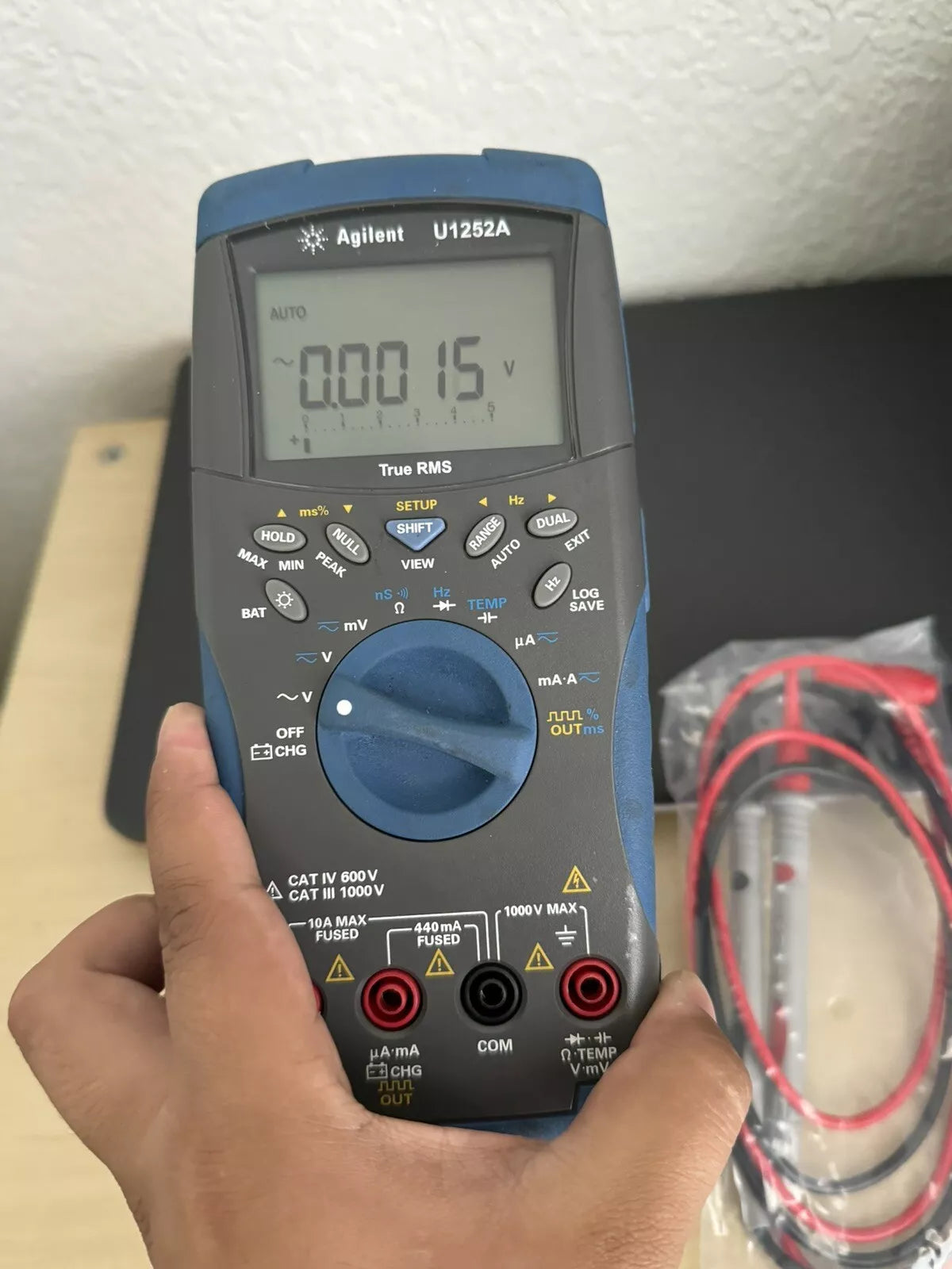 Agilent U1252A True RMS Multimeter with Leads - Reliable Measurement Tool for Professionals