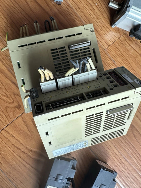 SGDH-02AE Servo Drive with Advanced Features