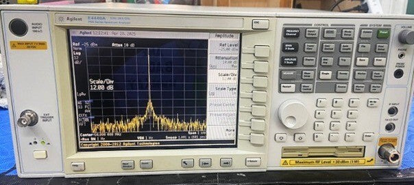 Agilent E4440a Spectrum Analyzer 26.5 GHz 1DS B7J AYZ Phase NOISE FIG Cal'd+DATA