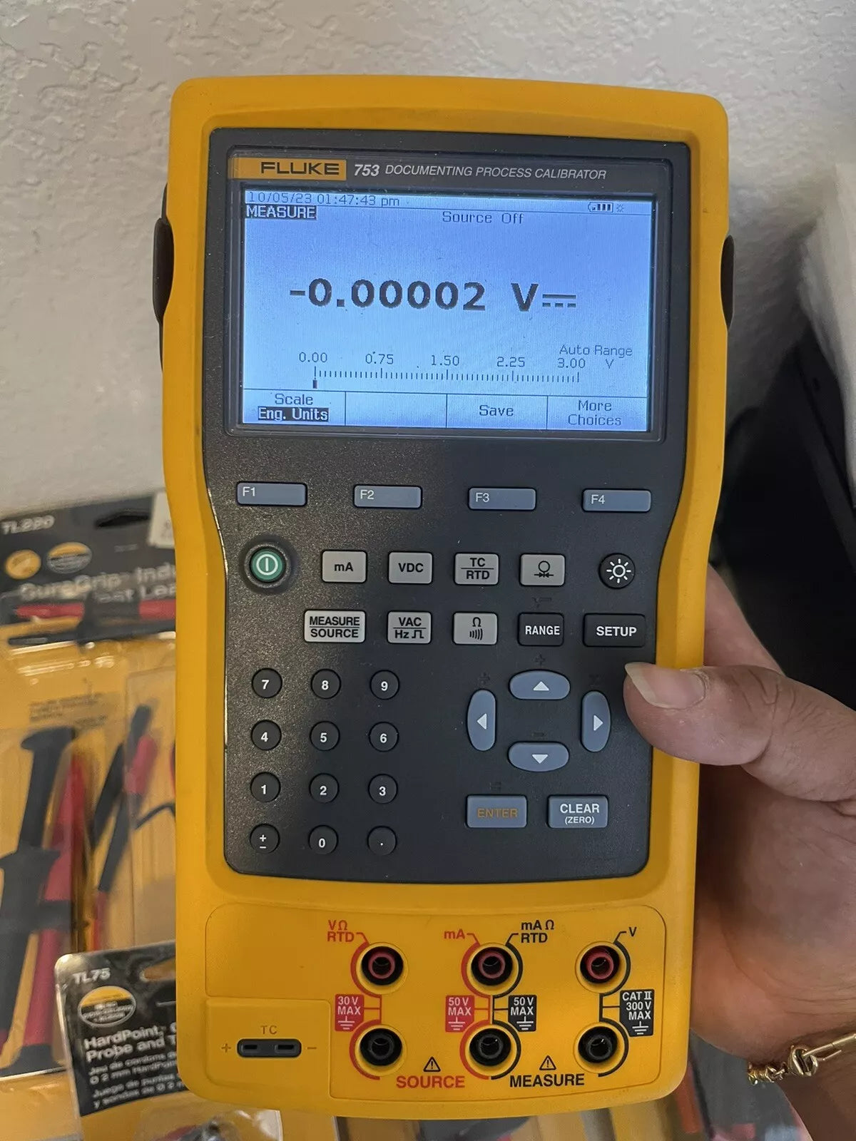 Fluke 753 Multifunction Documenting Process Calibrator with New Accessories