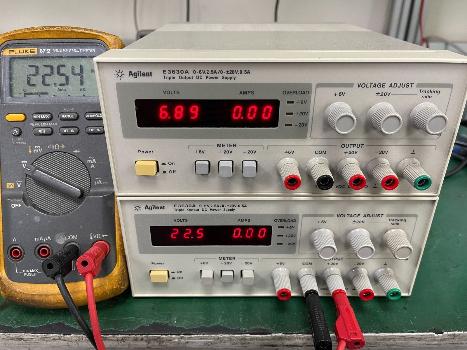 Agilent E3630A Triple Output DC Power Supply, 0-6V, 2.5A, 0 to ±20V, 0.5A, 35W