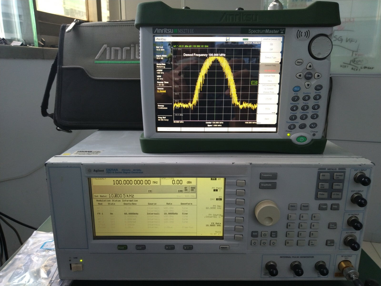 Anritsu MS2711E Handheld Spectrum Analyzer 9kHz to 3GHz , Hand bag, ACV adapter
