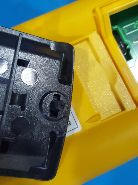 Chauvin-Arnoux C.A 6533 Megohmmeter with Damaged Battery Cover