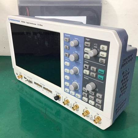 Rohde & Schwarz RTB2004 Digital Oscilloscope 300Mhz / 2.5Ghz 4Ch. HV Probe