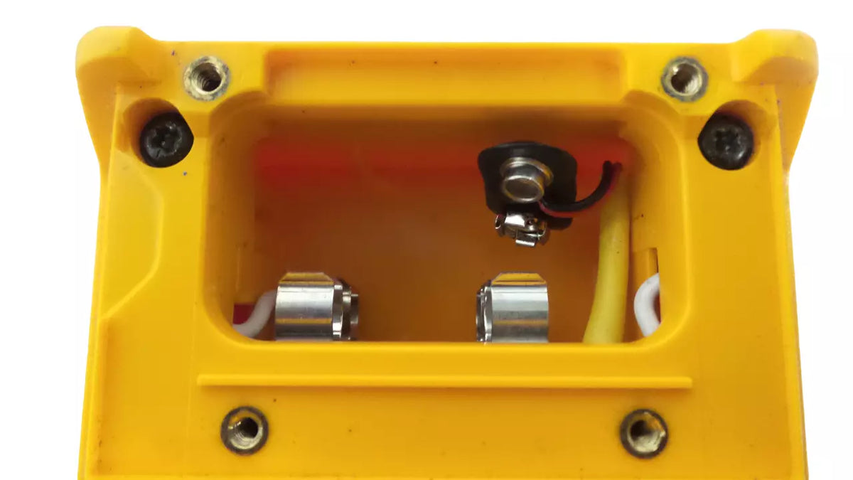 Fluke 27 Multimeter with Advanced Features and Precision Measurement