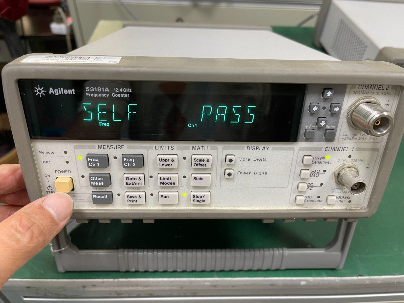Agilent Keysight 53181A Universal Frequency Counter 10 digits/s ( 12.4GHz ) - XG eqpt