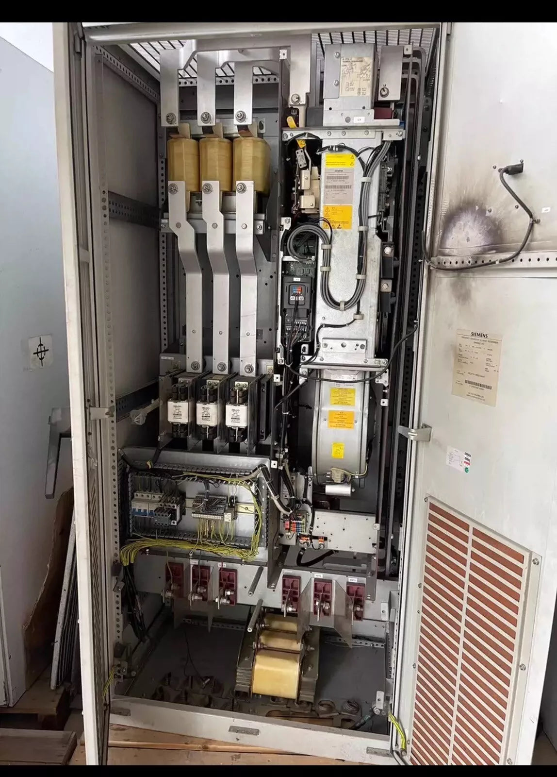 Siemens 6SL3310-1BD33-8AA0: Power Supply Unit for Efficient Industrial Control