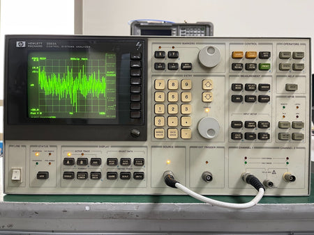 HP 3563A Control System Analyzer _3004A00154 - XG eqpt