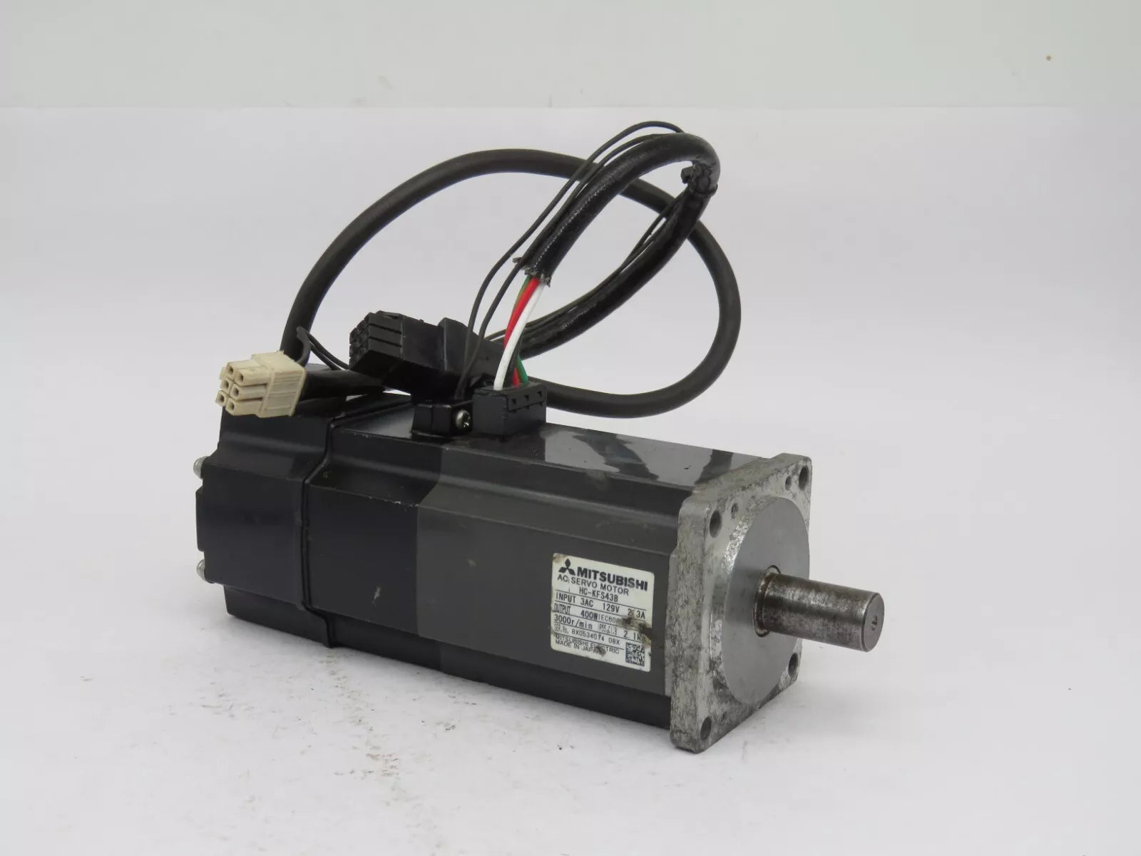 MITSUBISHI HC-KFS43B AC Servo Motor 2.3A 3-Phase 129VAC 3000 RPM