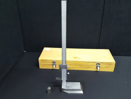 Unbranded Height Gauge: Q - Precise Measurement Tool for Industrial Use