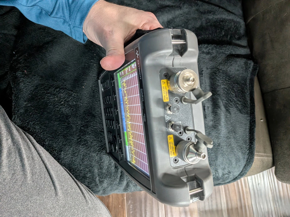 Keysight Agilent VNA Vector Network Spectrum Analyzer Fieldfox N9915A Cald 9 Ghz