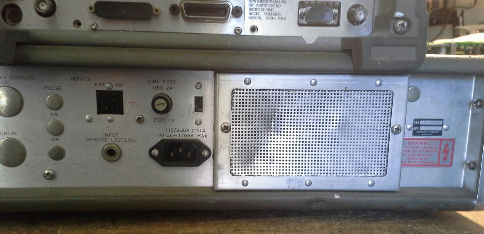 HP 8614A RF Signal Generator 800MHz to 2.4GHz