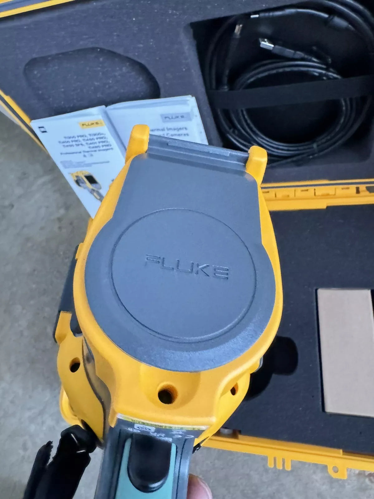 FLUKE TI480PRO IR Camera 60Hz, 640 x 480 Resolution, 2 Batteries with Charger & Case
