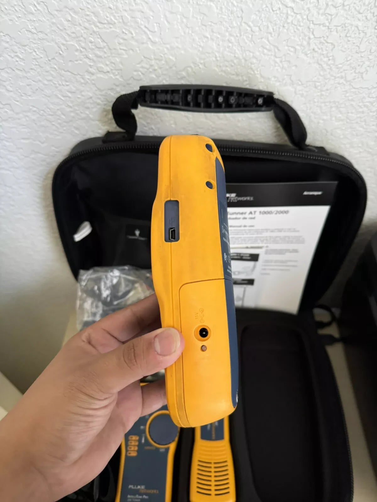 Fluke Networks LRAT-2000 LinkRunner AT-2000 Tester Kit (READ) Missing Port