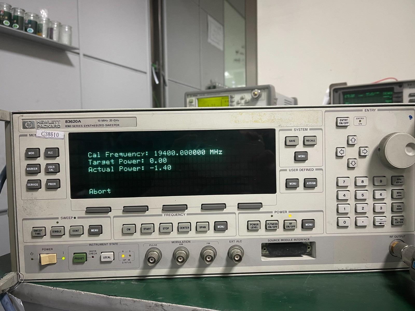 HP Agilent 83620A 10MHz-20GHz Synthesized Sweep Signal Generator ,001002008-149<wbr/>8