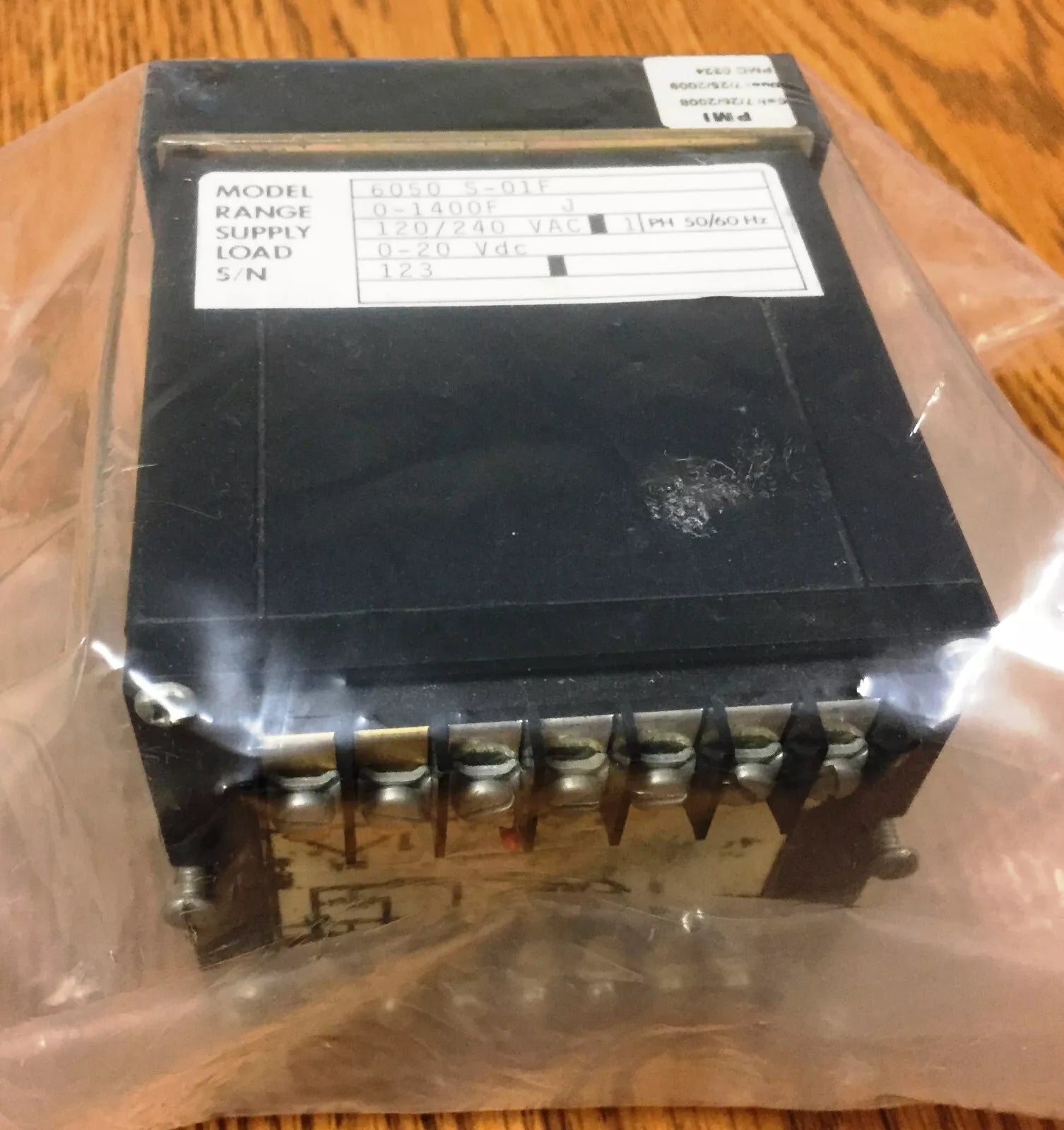 Noral 6050-S-01F Temperature Controllers for Precise Temperature Regulation
