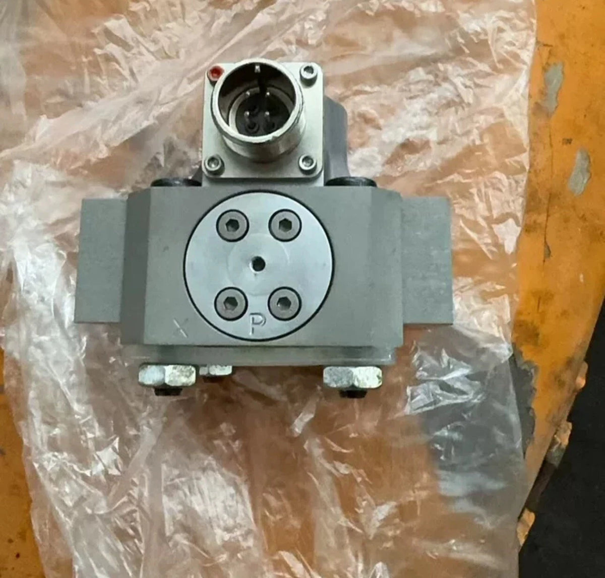 MOOG J761-003A Servo Valve - New, Reliable Control Component