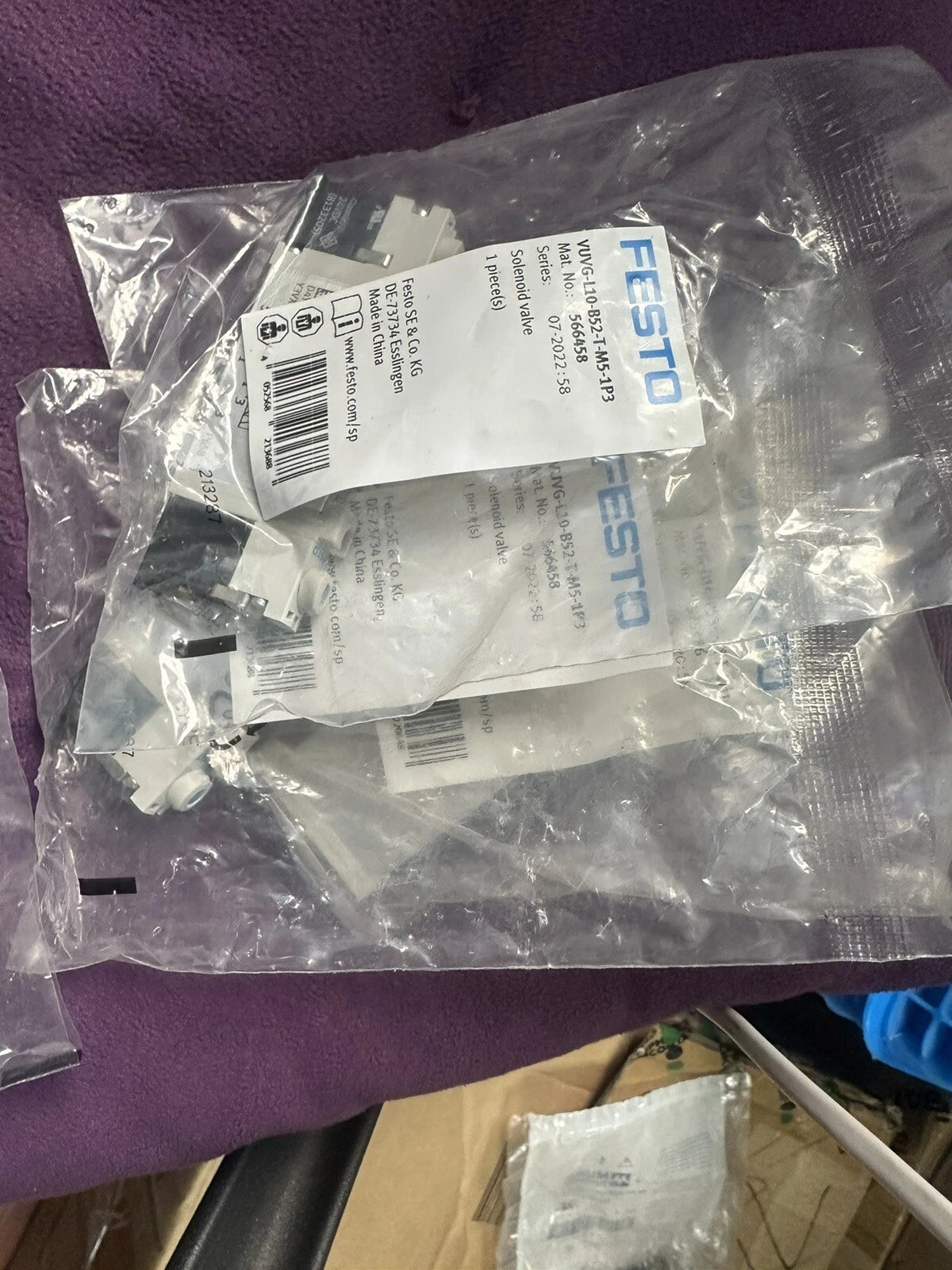 FESTO VUVG-L10-B52-T-M5-1P3 566458: Pneumatic Air Solenoid Valve