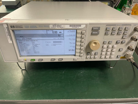 HP Agilent E4420A ESG-2000A Analog RF Signal Generator 250 kHz to 2GHz _0326 - XG eqpt