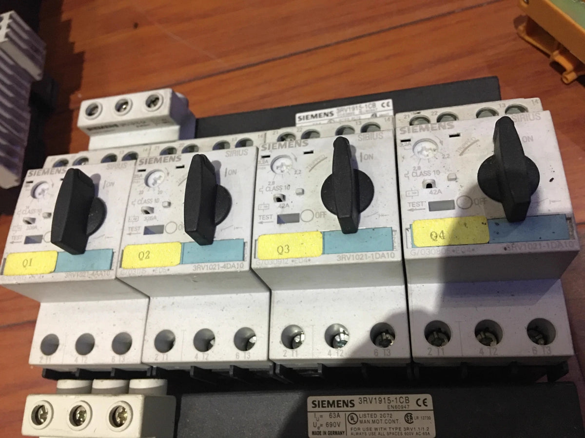 Siemens 3RV1021-4DA10 Circuit Breaker: 10 Amps, 3 Poles, Motor Protection